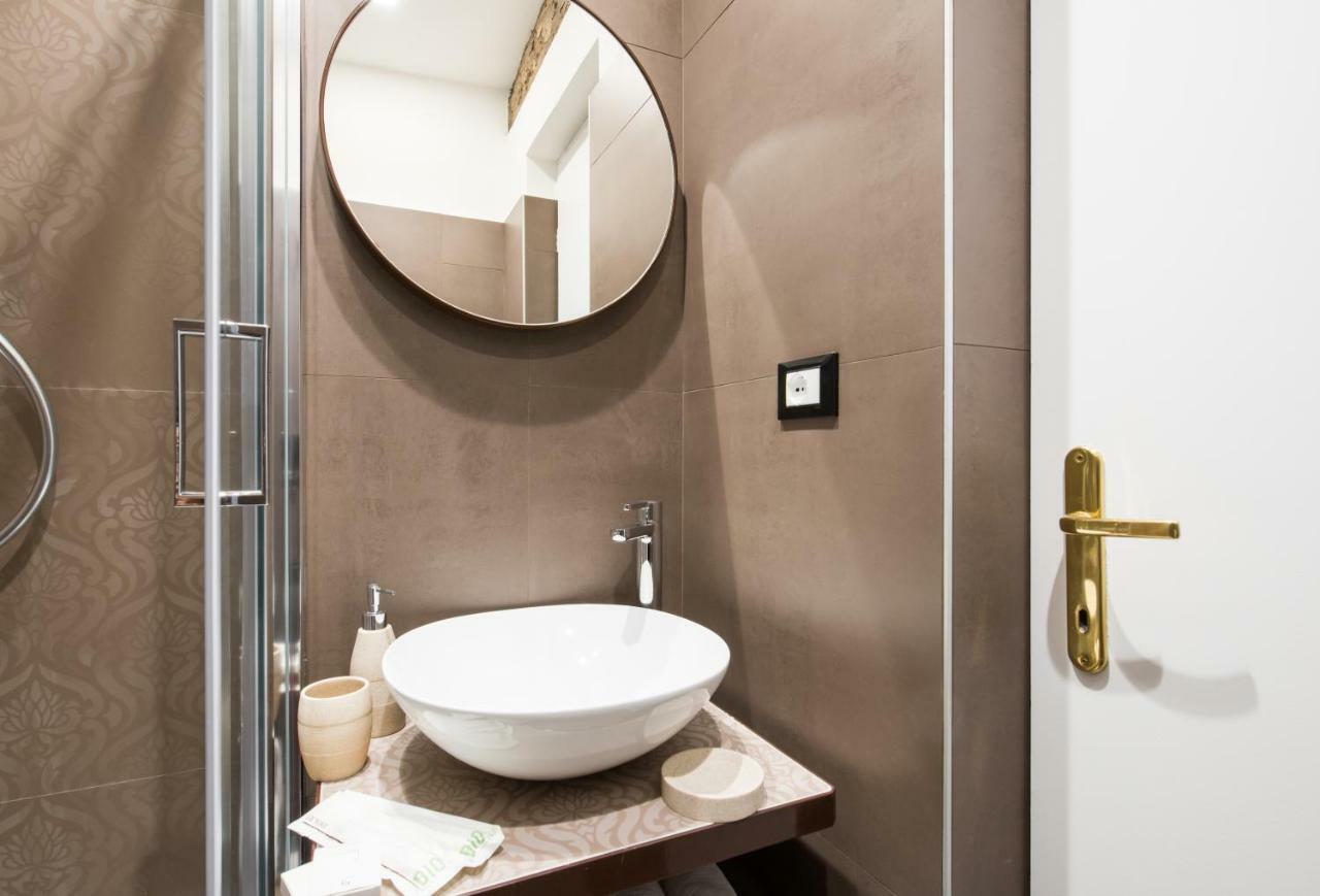 Apartmán Domus De Fiori Řím Exteriér fotografie