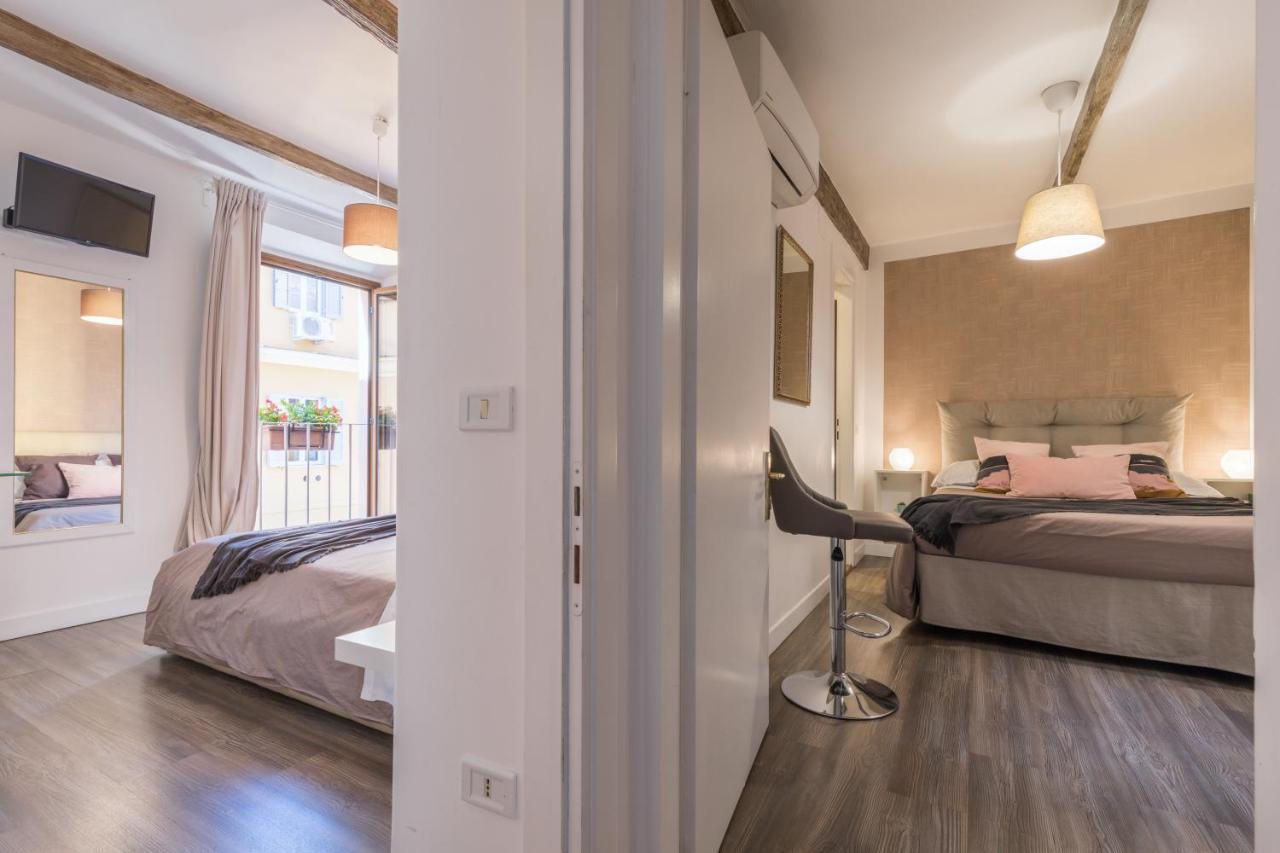 Apartmán Domus De Fiori Řím Exteriér fotografie