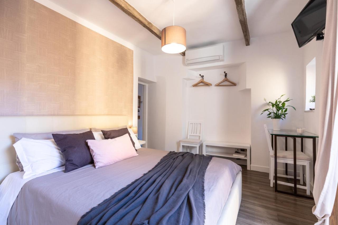 Apartmán Domus De Fiori Řím Exteriér fotografie
