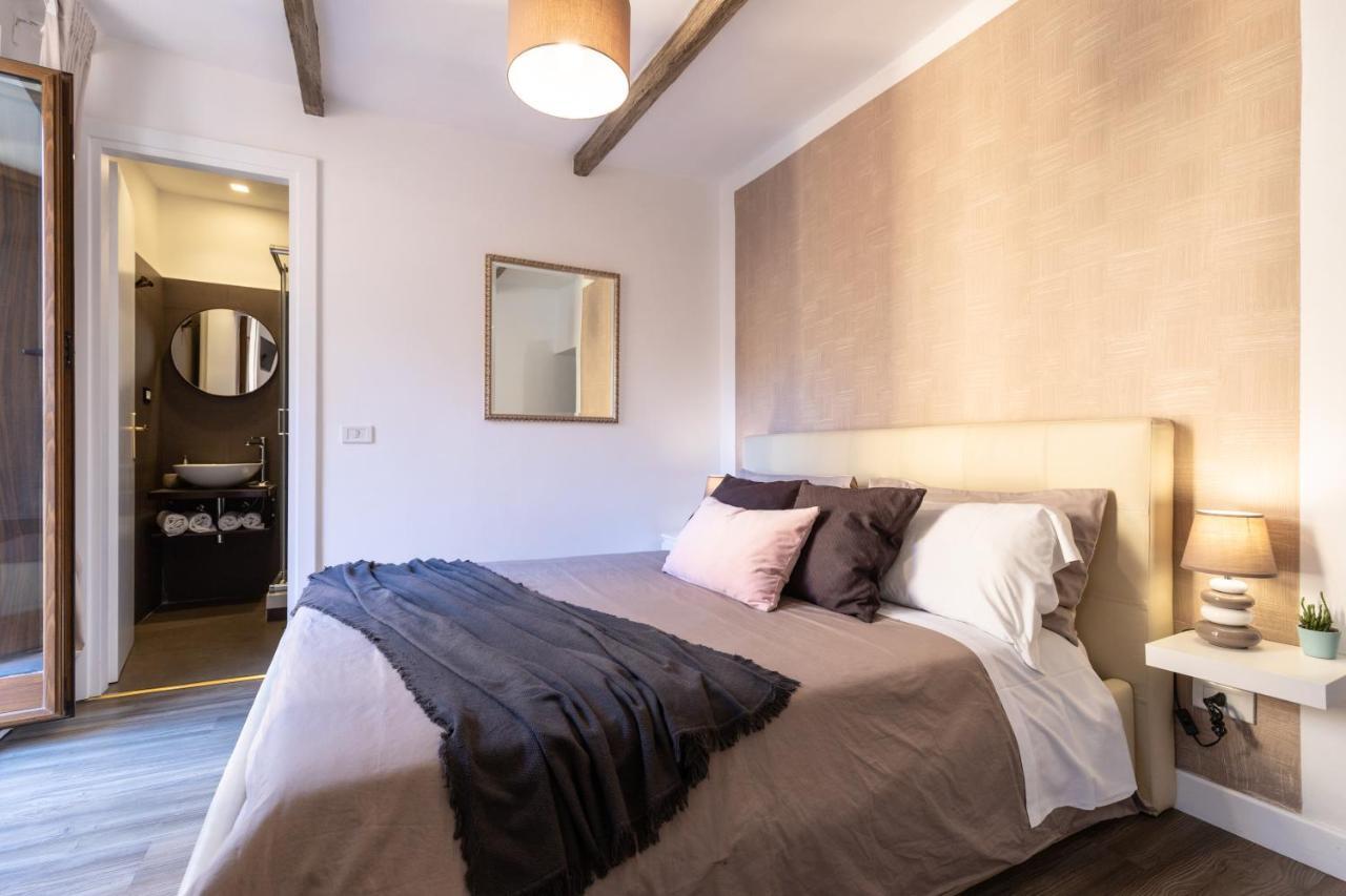 Apartmán Domus De Fiori Řím Exteriér fotografie