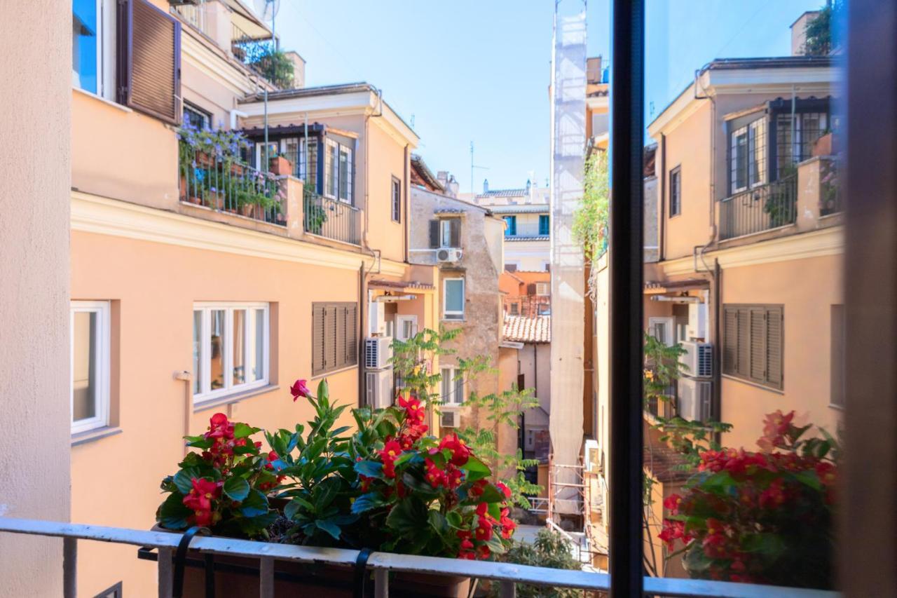 Apartmán Domus De Fiori Řím Exteriér fotografie