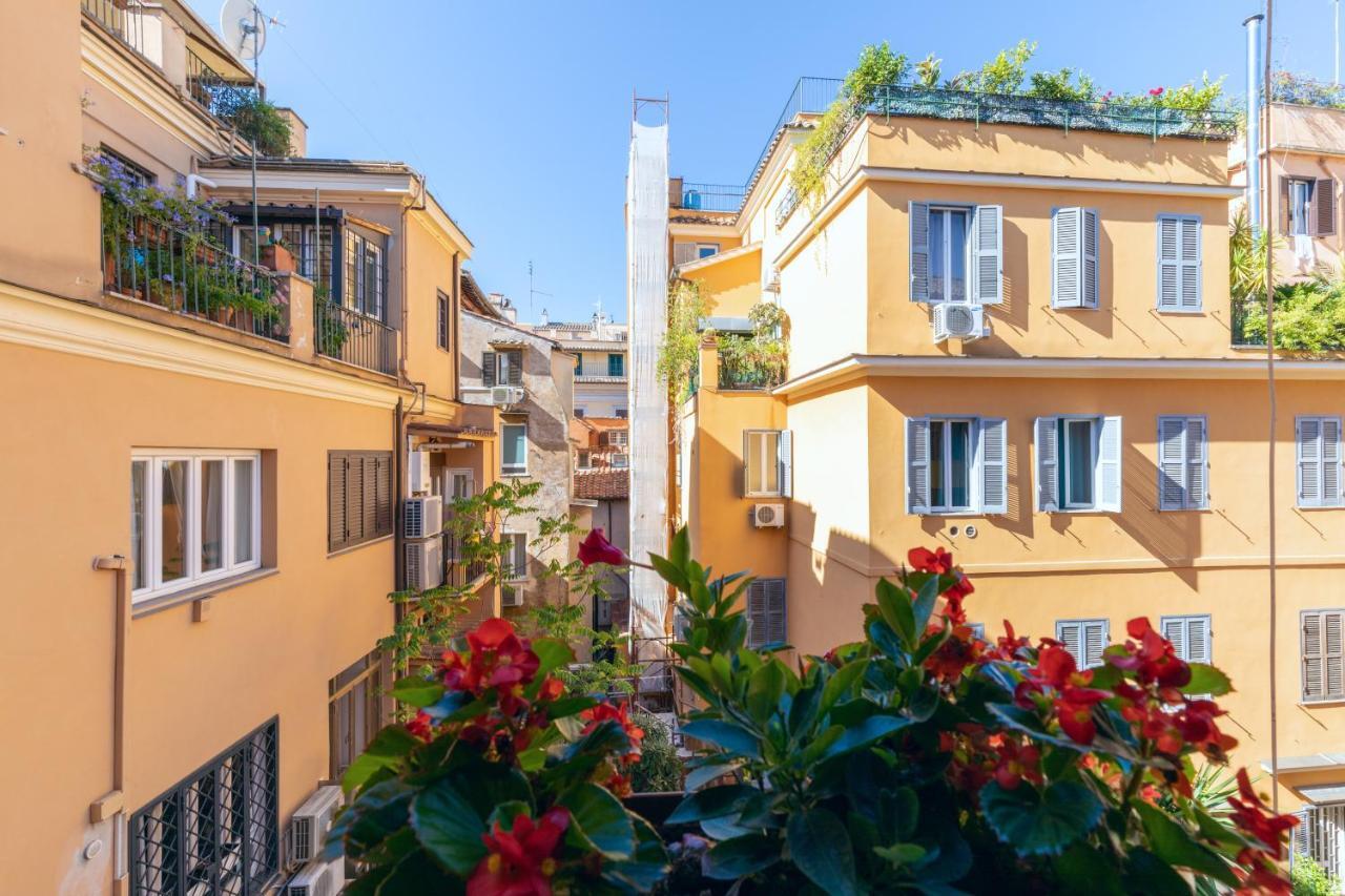 Apartmán Domus De Fiori Řím Exteriér fotografie