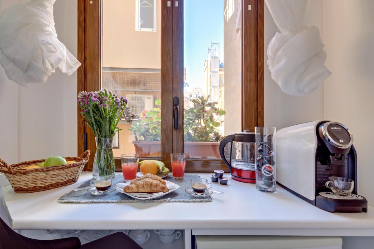 Apartmán Domus De Fiori Řím Exteriér fotografie
