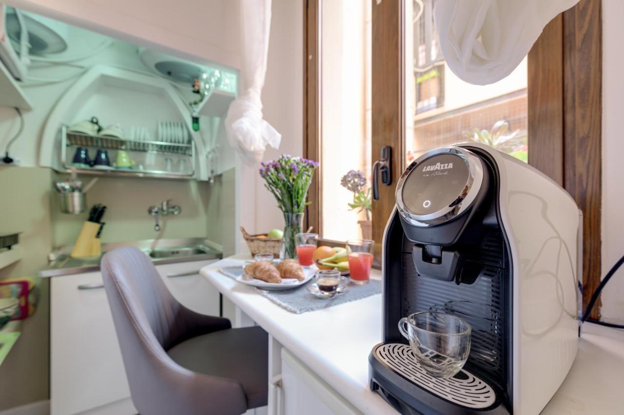 Apartmán Domus De Fiori Řím Exteriér fotografie