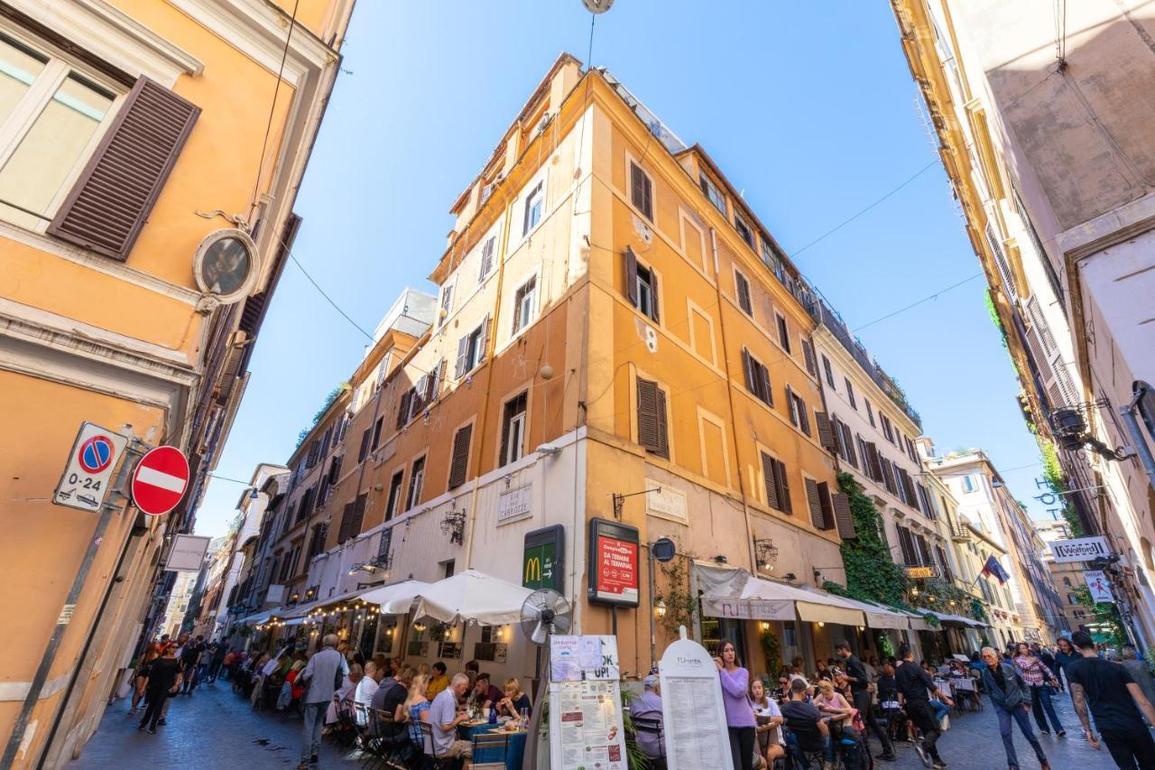 Apartmán Domus De Fiori Řím Exteriér fotografie