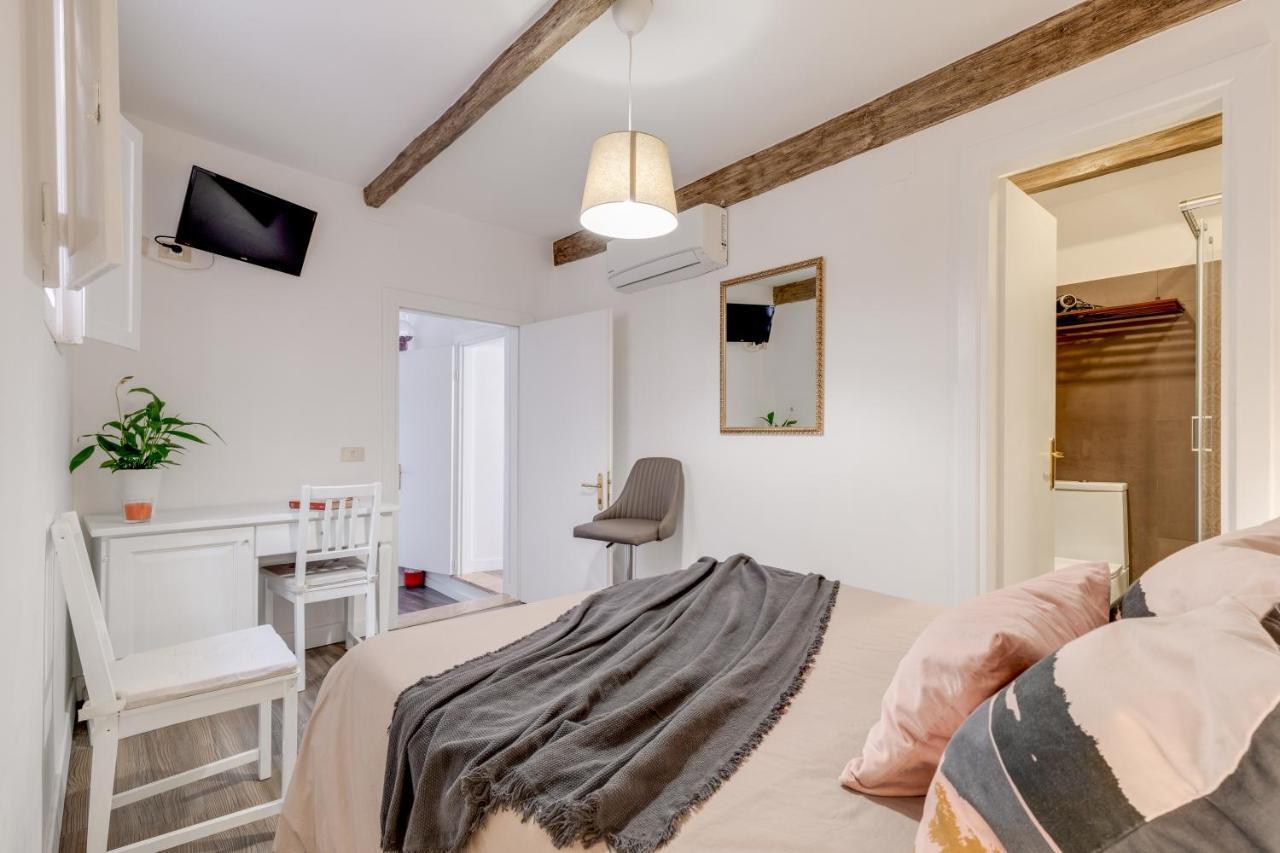 Apartmán Domus De Fiori Řím Exteriér fotografie