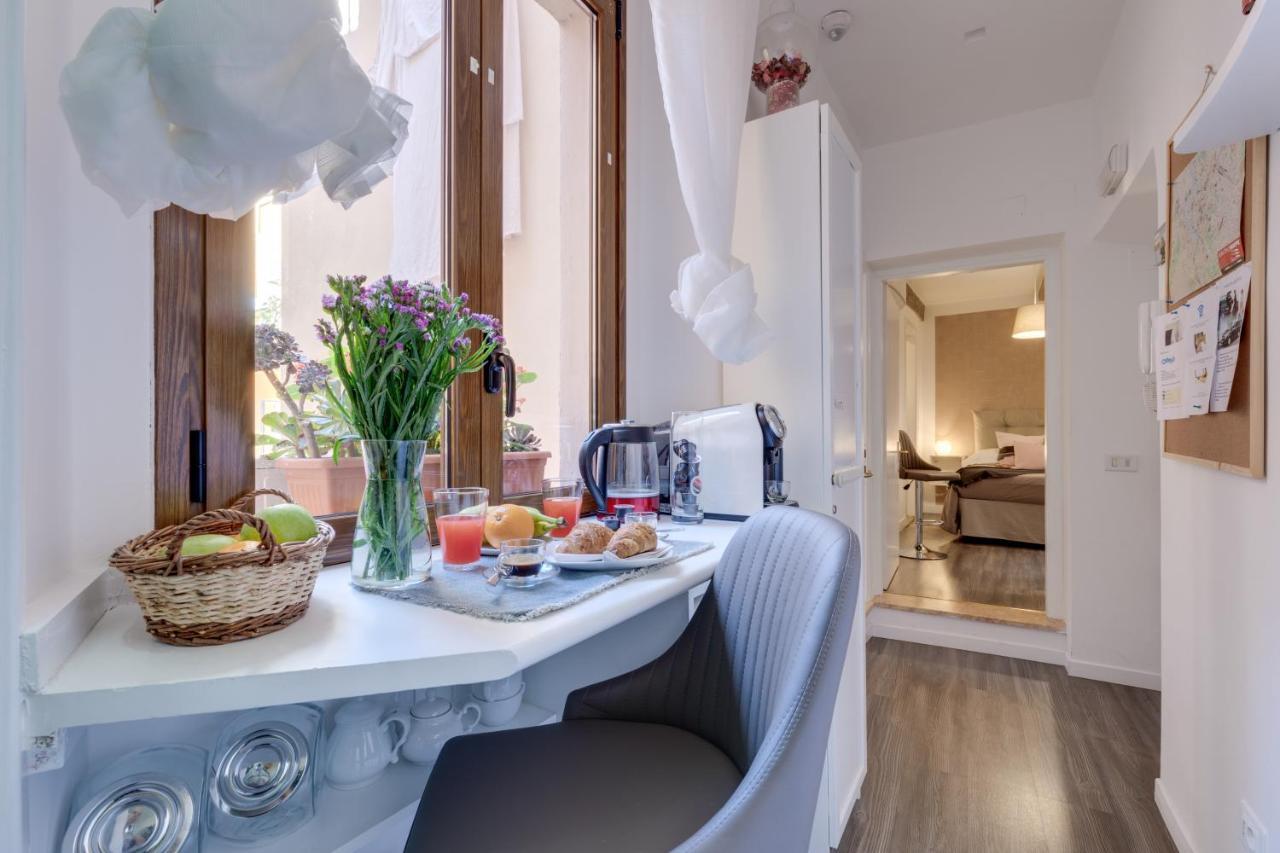 Apartmán Domus De Fiori Řím Exteriér fotografie