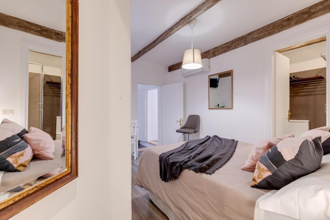 Apartmán Domus De Fiori Řím Exteriér fotografie